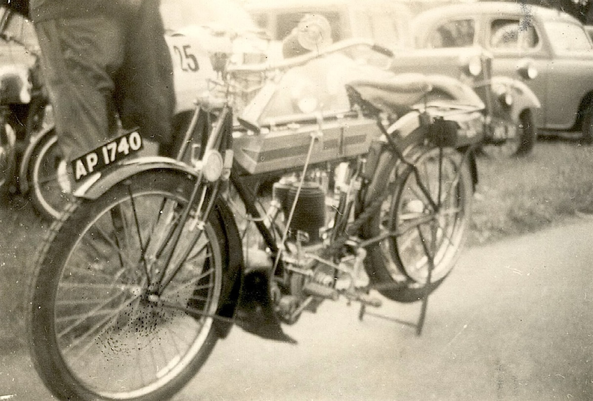 1911 Triumph